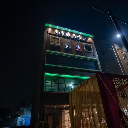 Hotel Smily Ludhiana Ngoại thất bức ảnh