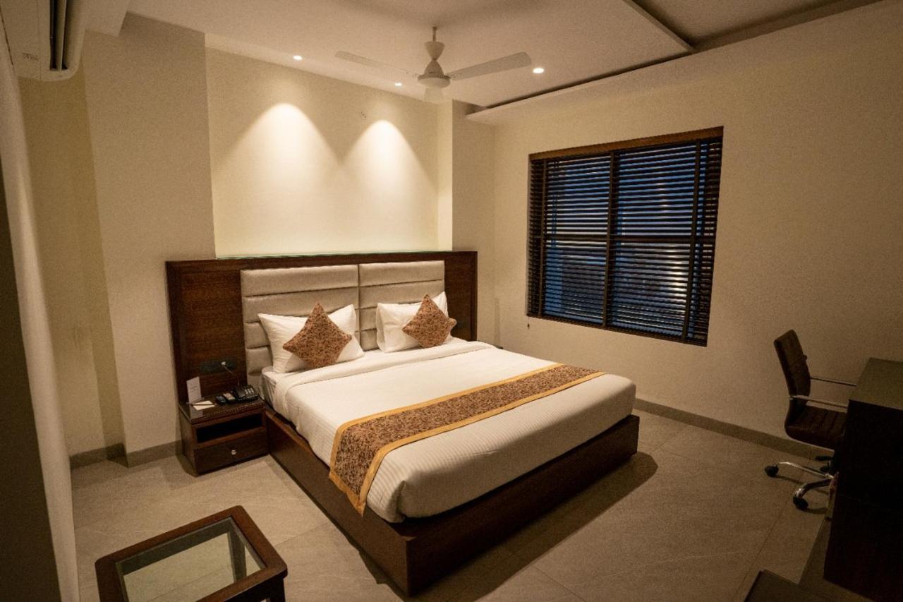 Hotel Smily Ludhiana Ngoại thất bức ảnh