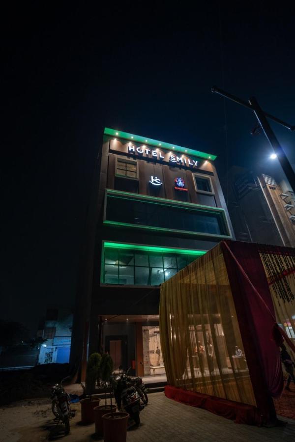 Hotel Smily Ludhiana Ngoại thất bức ảnh