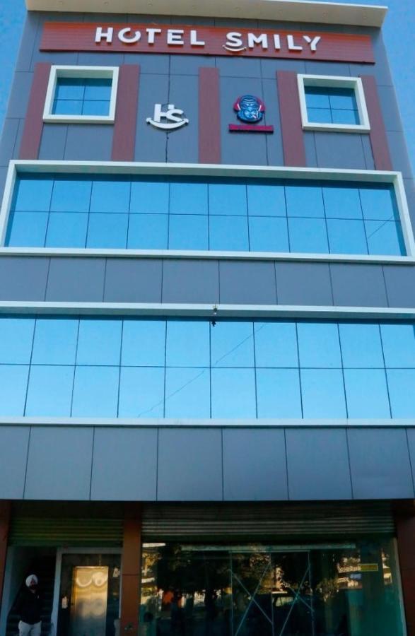 Hotel Smily Ludhiana Ngoại thất bức ảnh
