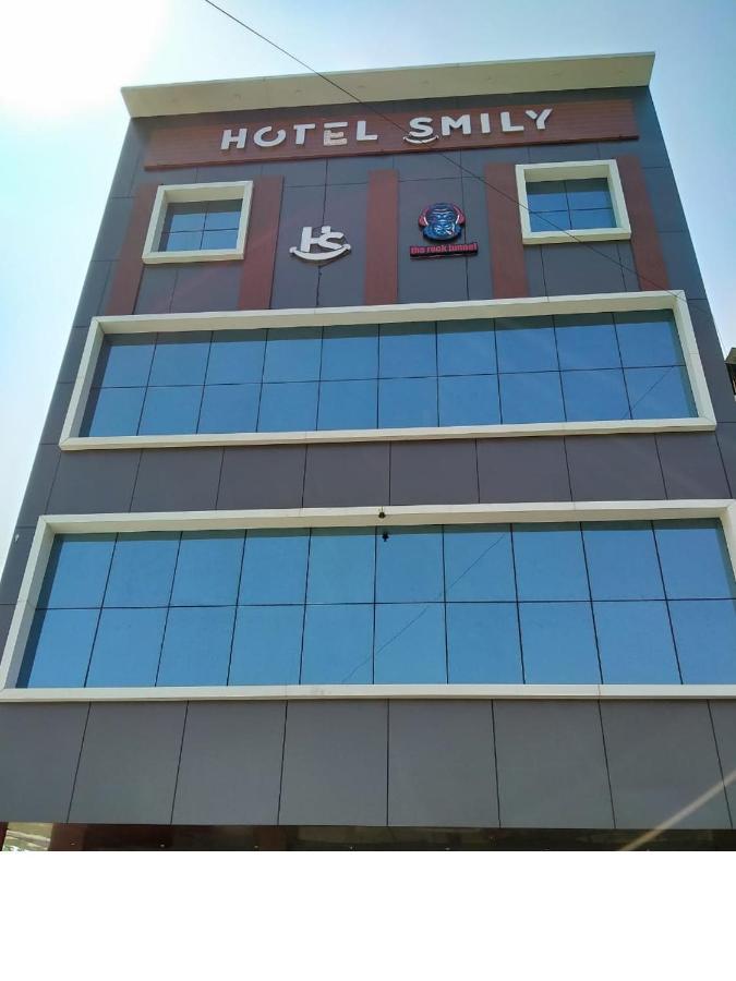 Hotel Smily Ludhiana Ngoại thất bức ảnh